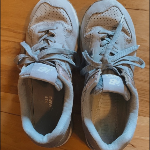 New balance size 9.. 8 1/2 can fit - Picture 2 of 3